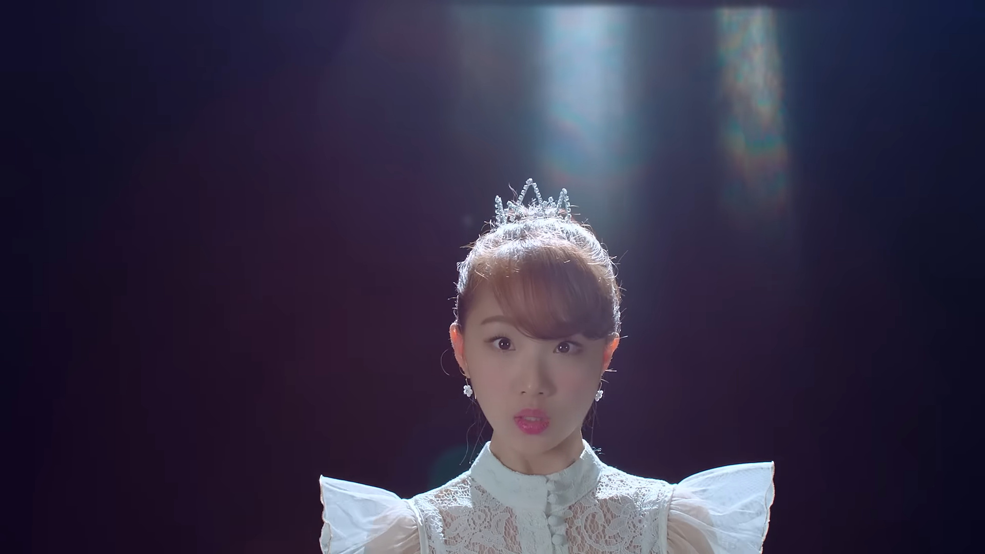 Yeojin looking startled.